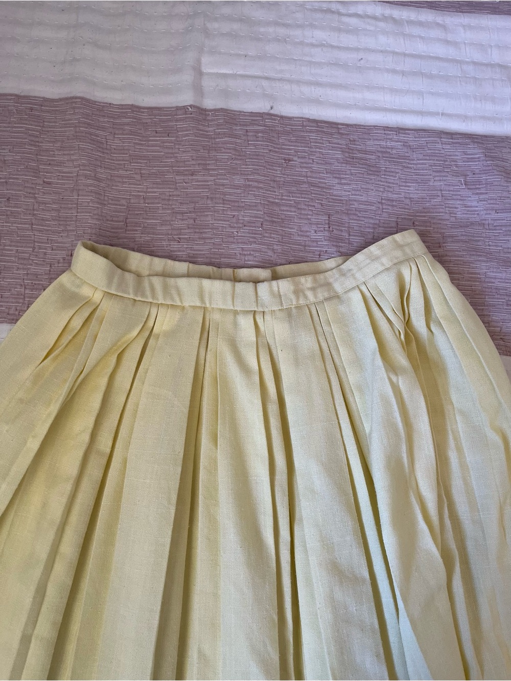 Authentic Vintage Joyce Sportswear Yellow Pleated Knee-Length Skirt Size 17-18 - Picture 8 of 9